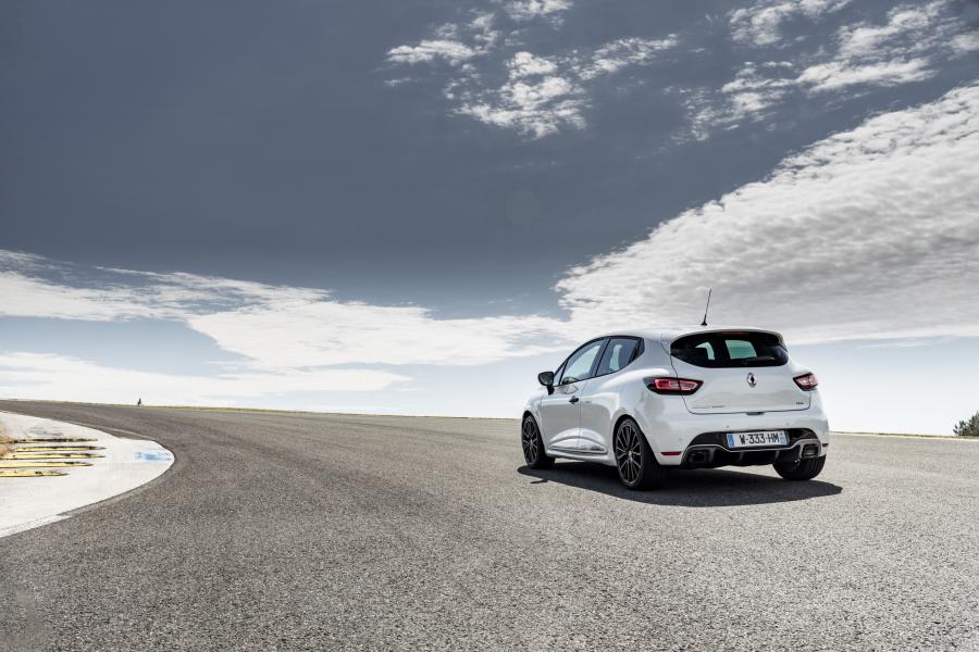  Renault Clio R.S. 220 Trophy 2016 года  (фото 22 из 25)